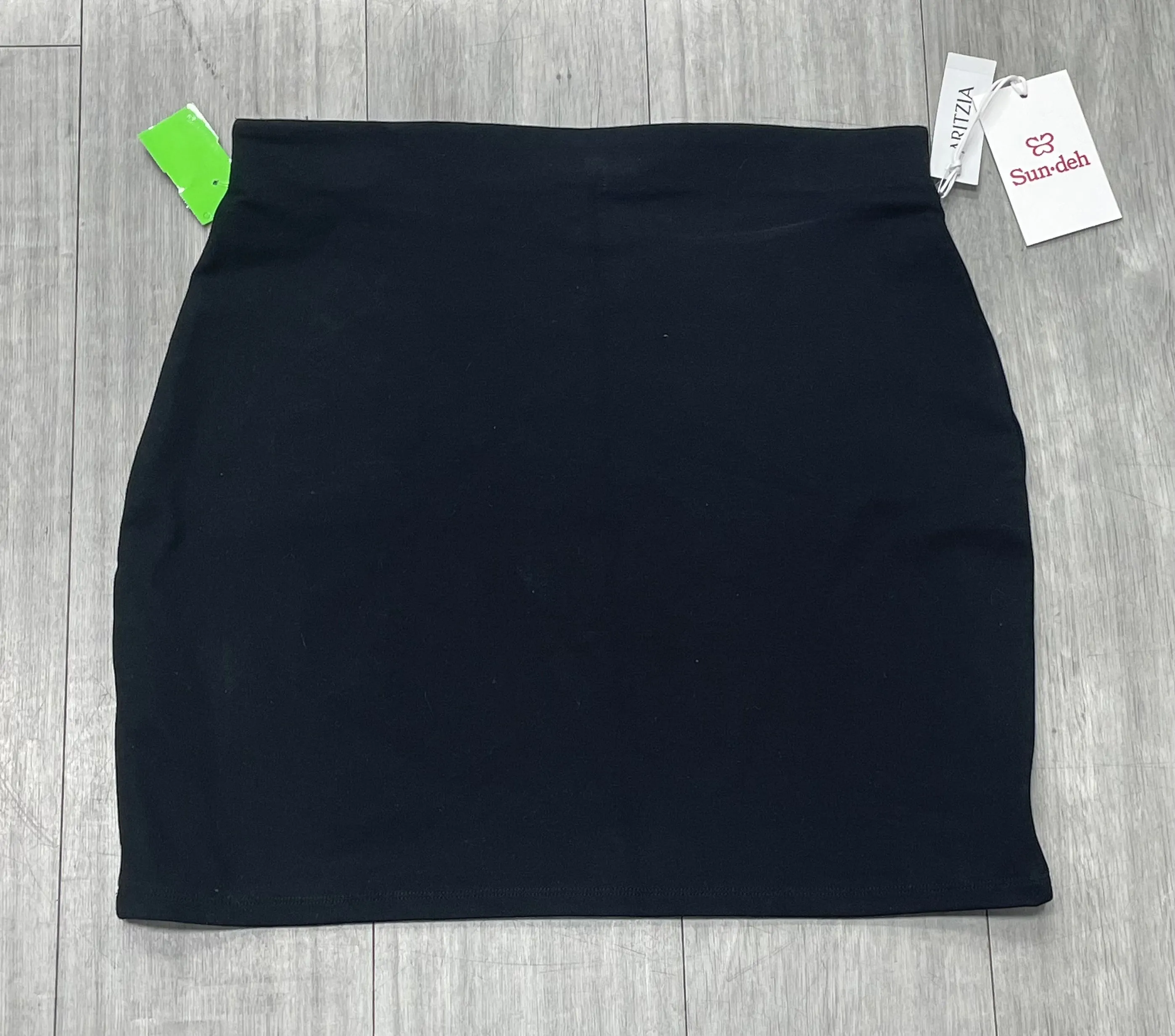 Sun-Deh Short Skirt Size Medium 1508